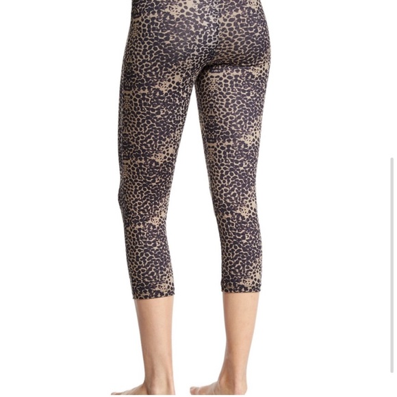 LIVE THE PROCESS Leopard Print Athletic Cropped Leggings Capris Animal Print M - Picture 13 of 14